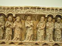 Retable de l'eglise Saint-Martin, la Vierge et l'Enfant entre les 12 apotres (Bourgogne, 1400) (3)
